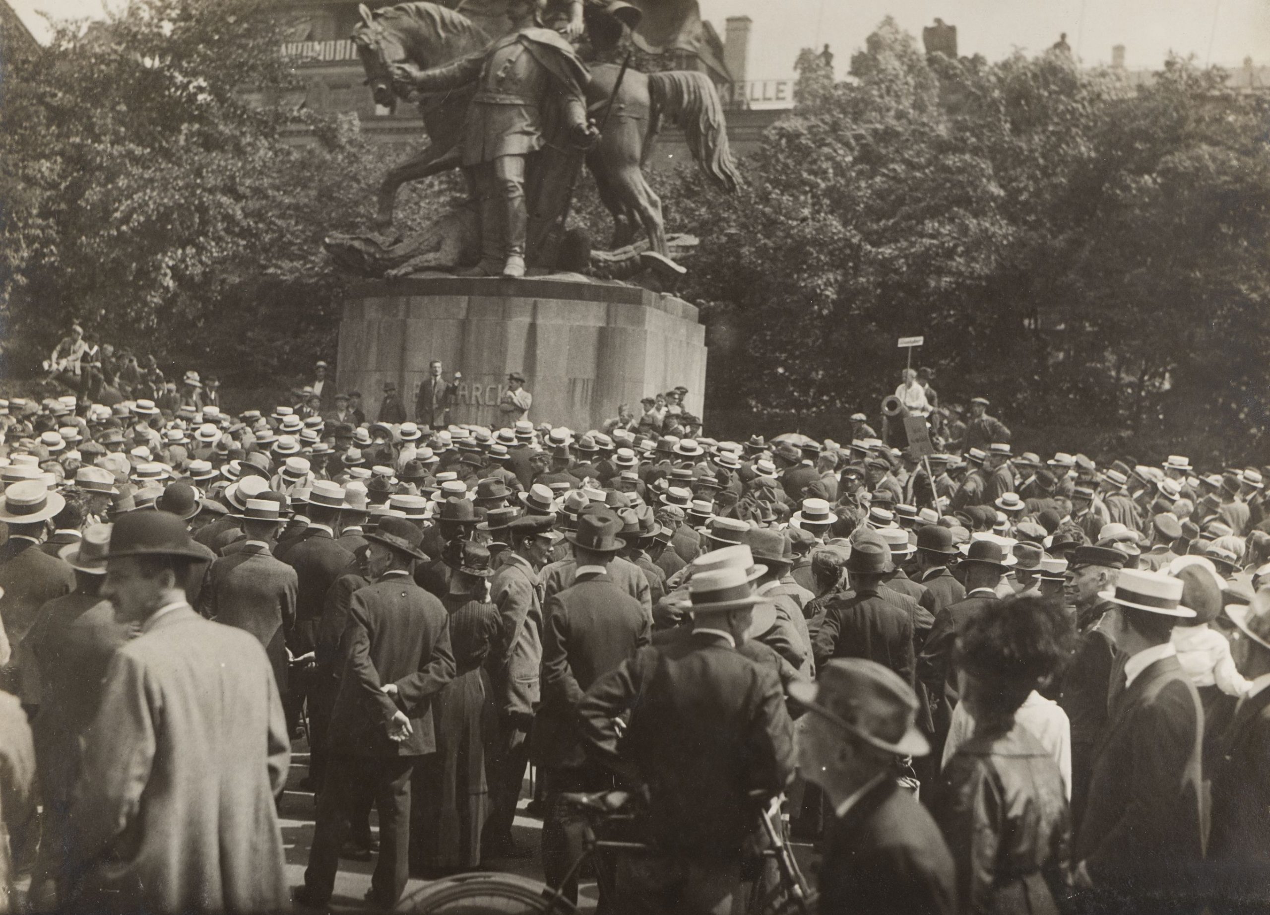 Translation: “Rosa Luxemburg” by Karl Kautsky